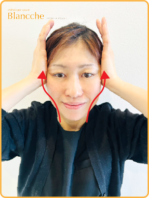 こめかみに向かって